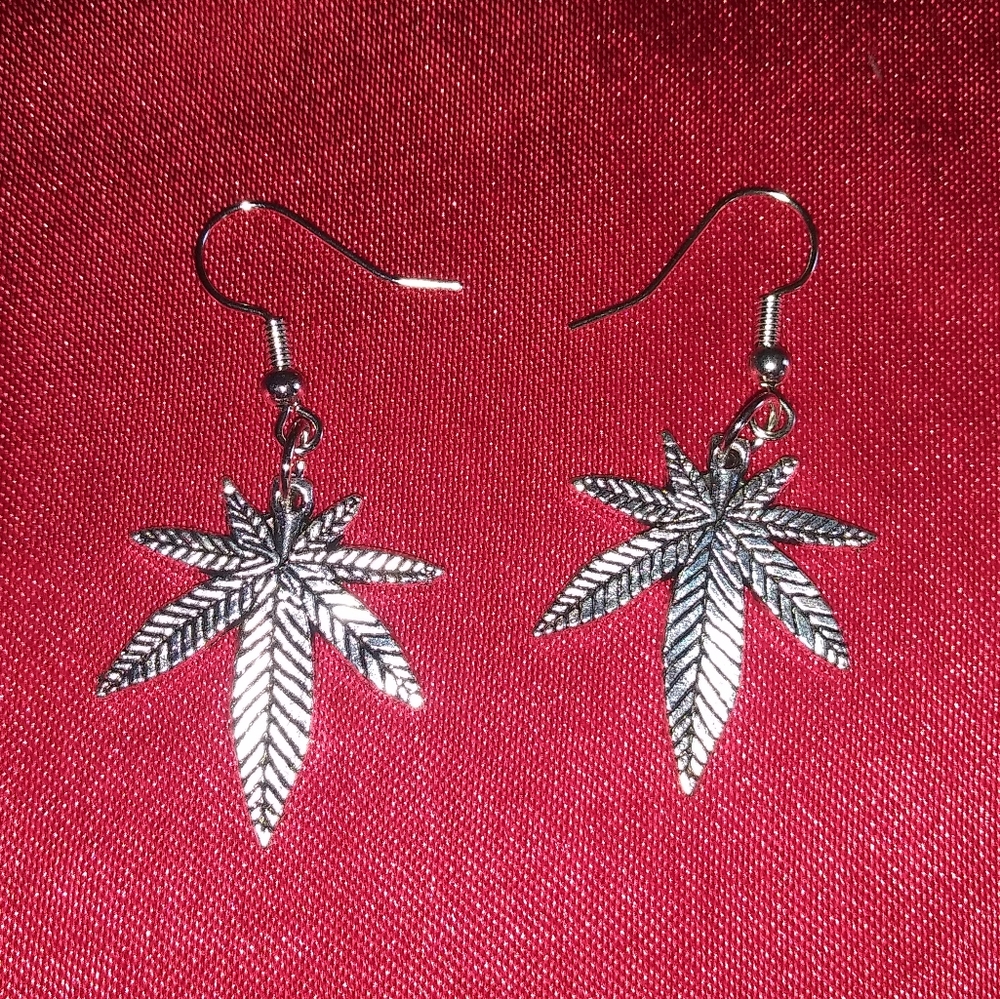 Marijuana leaf earrings,Weed leaf pendant necklace